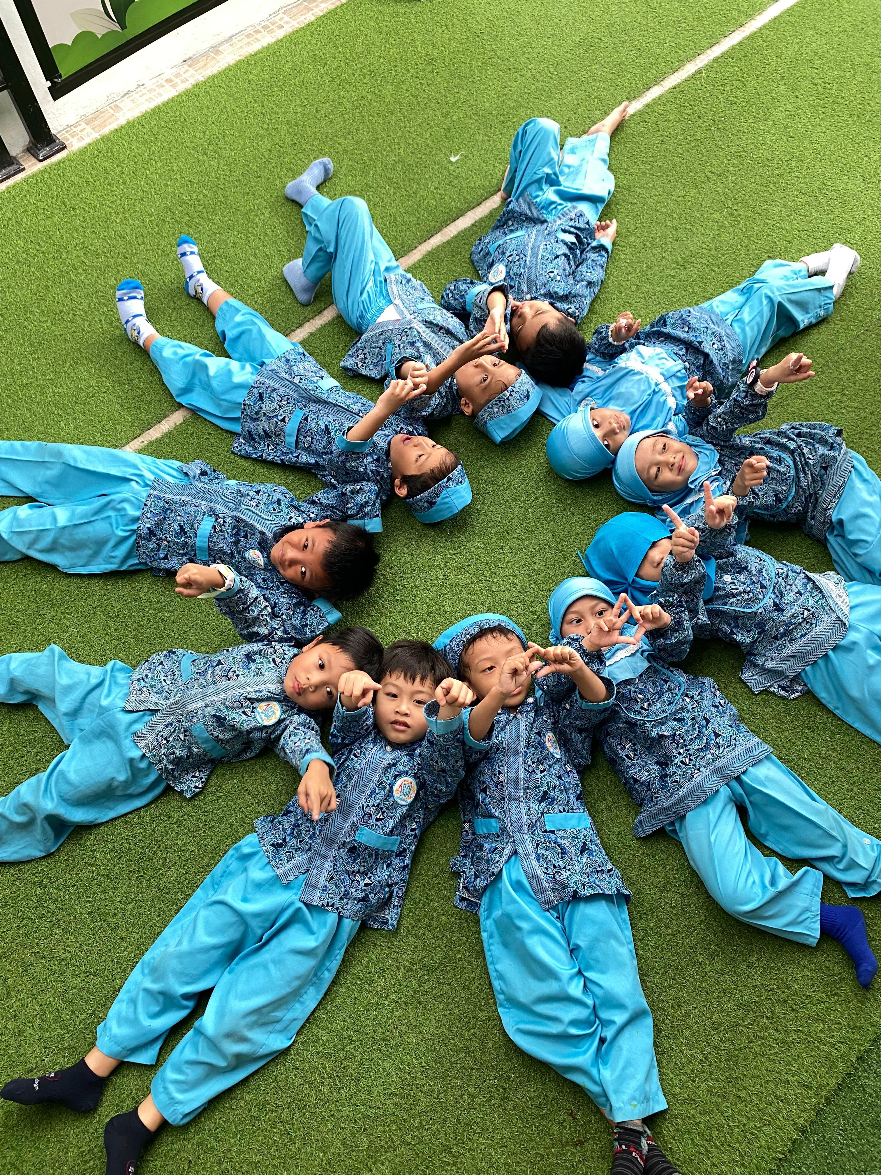 Kegiatan TK A - Anak-anak TK A belajar dan bermain dengan gembira